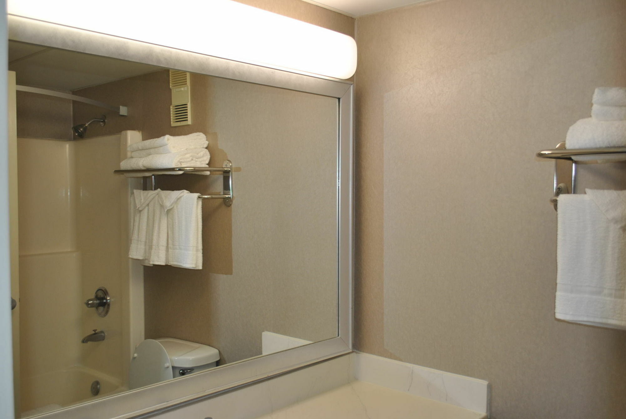 C3 Hotel And Convention Center Hastings Esterno foto